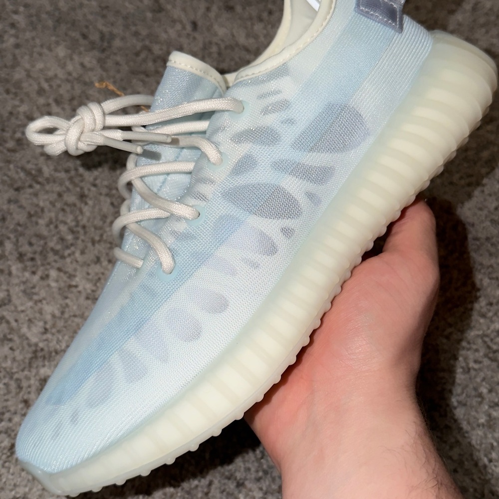 Yeezy 350 Mono ice size 9 brand new